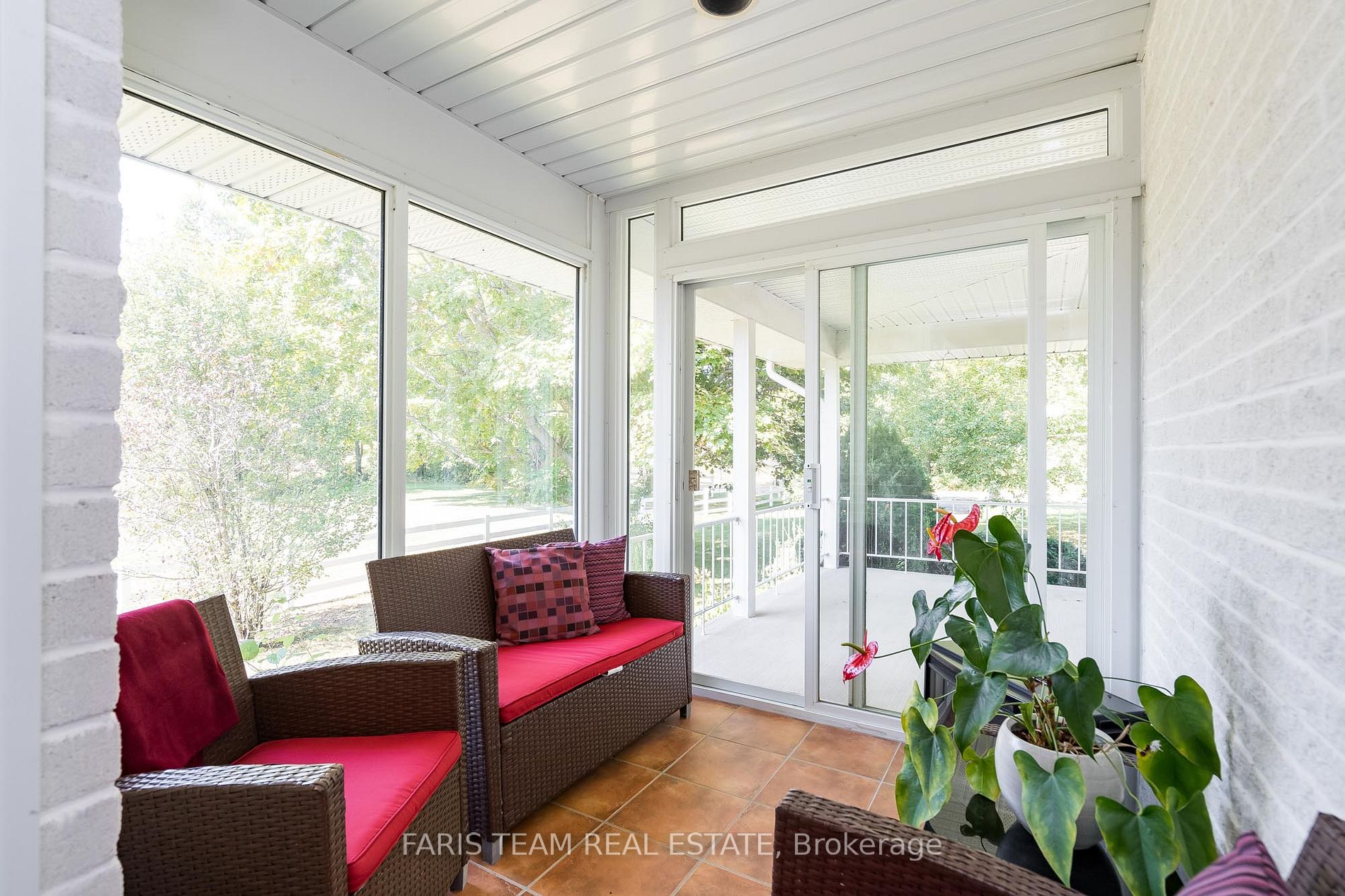 1331 Flos Road 3 E
