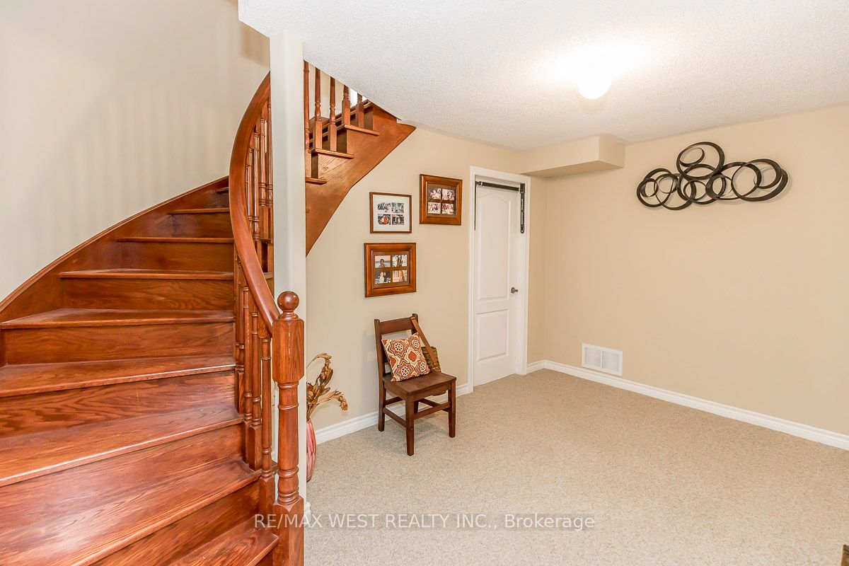 118 Succession Cres