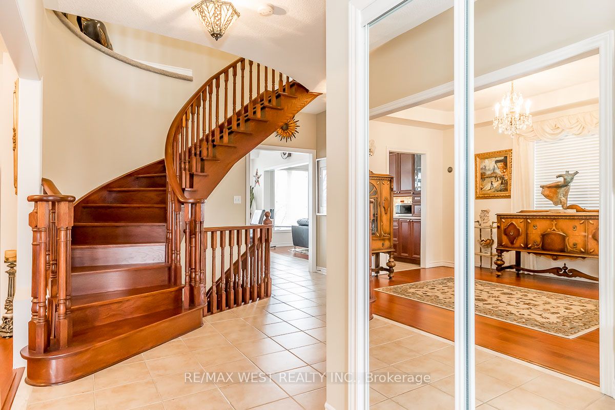 118 Succession Cres