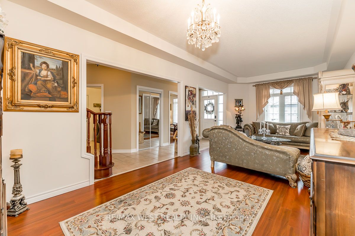 118 Succession Cres