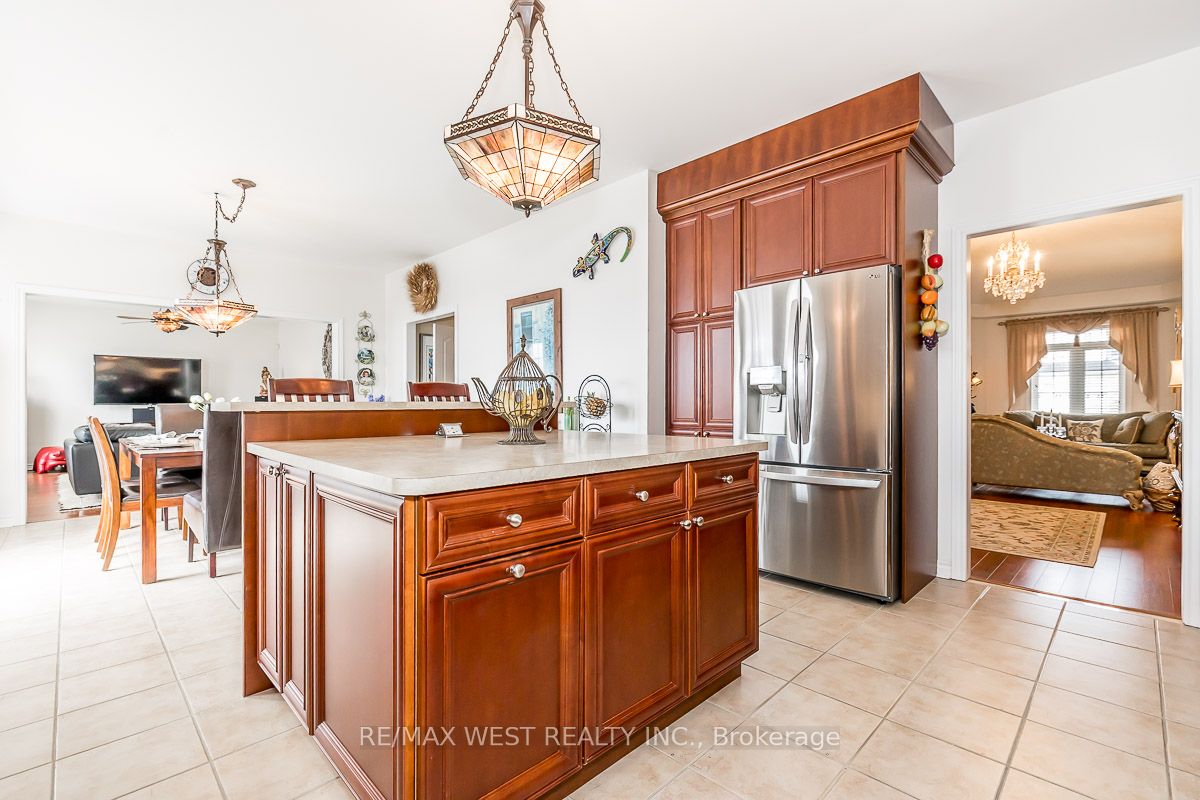 118 Succession Cres