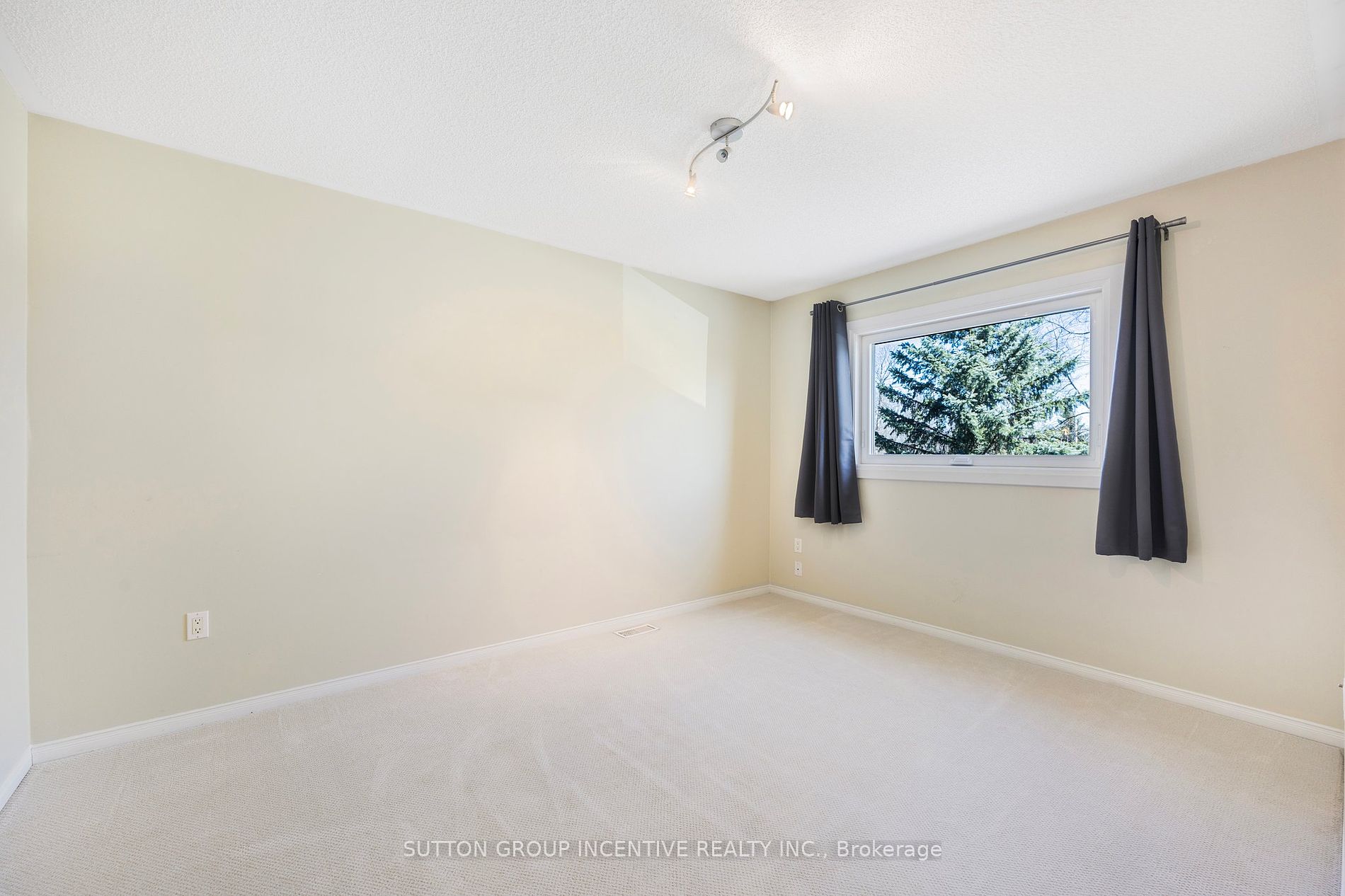 33 Glen Oak Crt