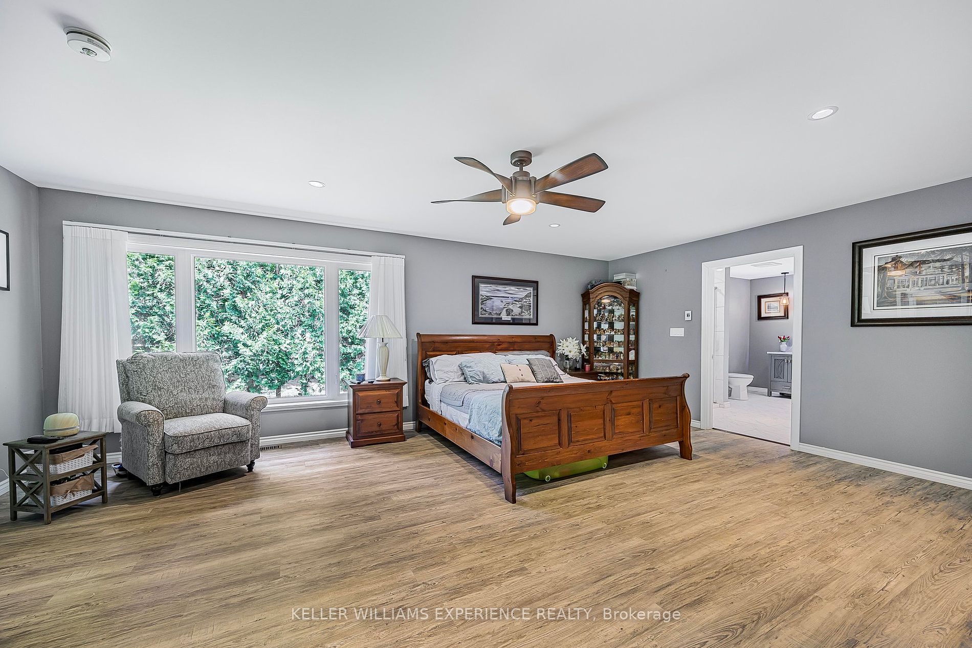 10 Bayside Ave
