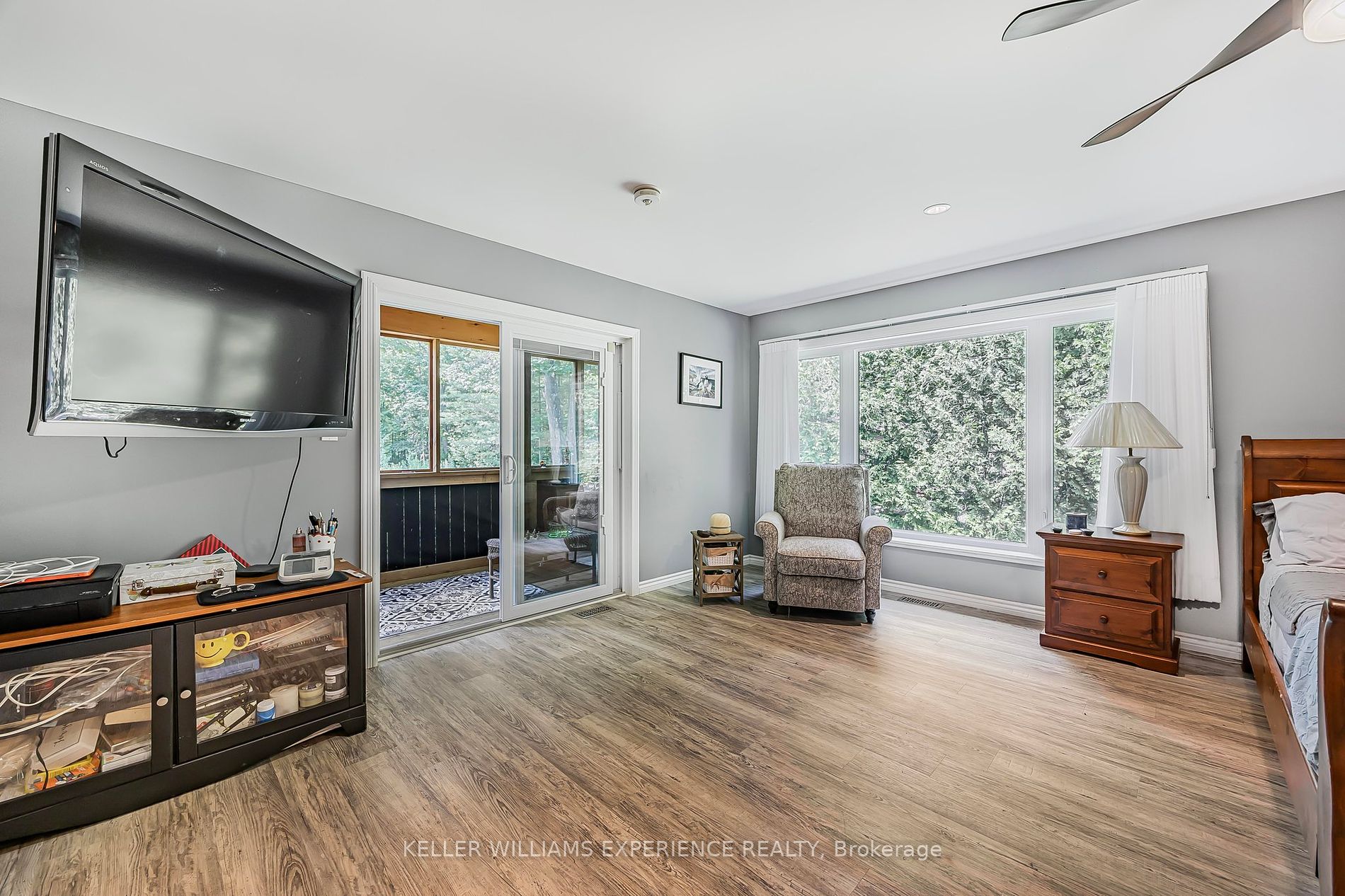 10 Bayside Ave