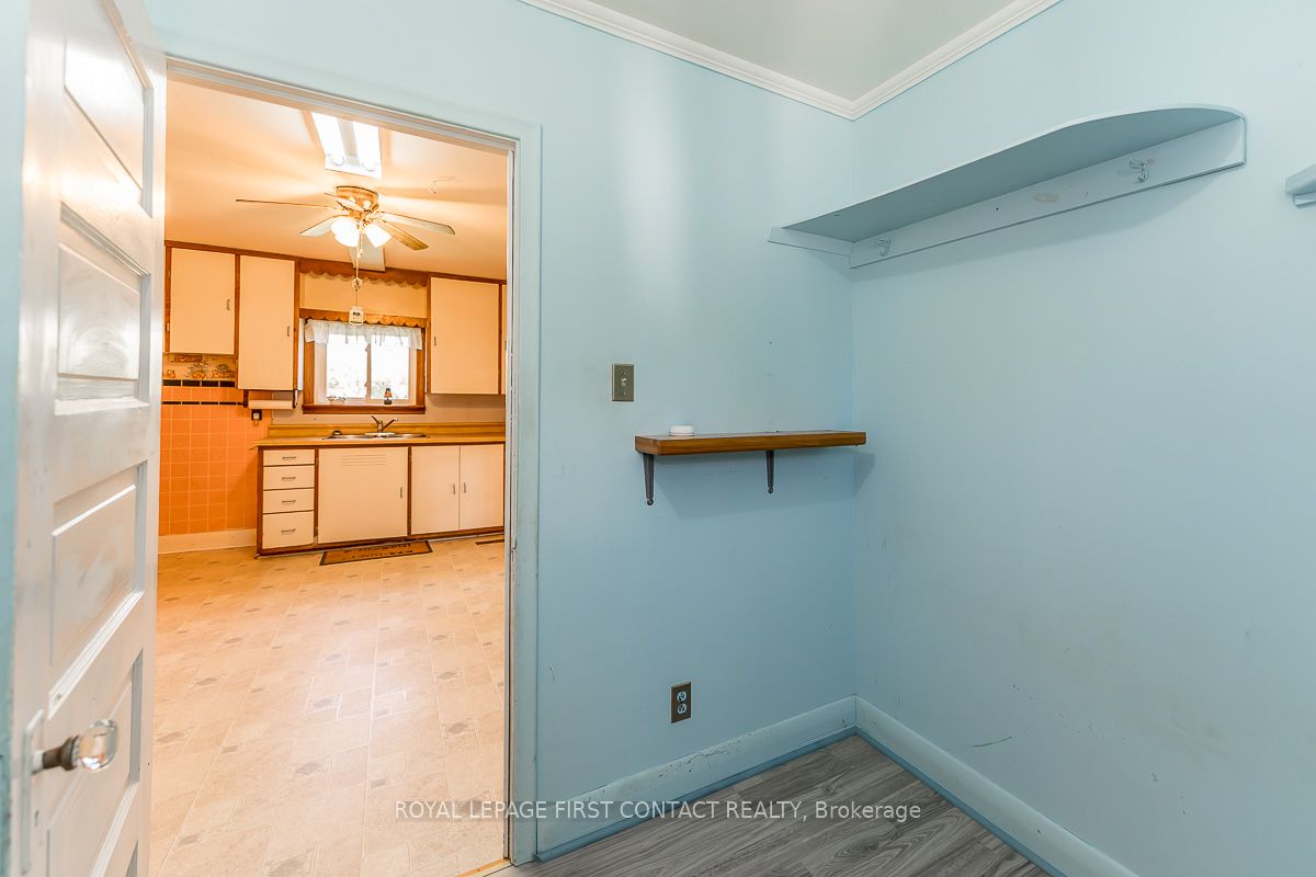 3828 George Johnston Rd
