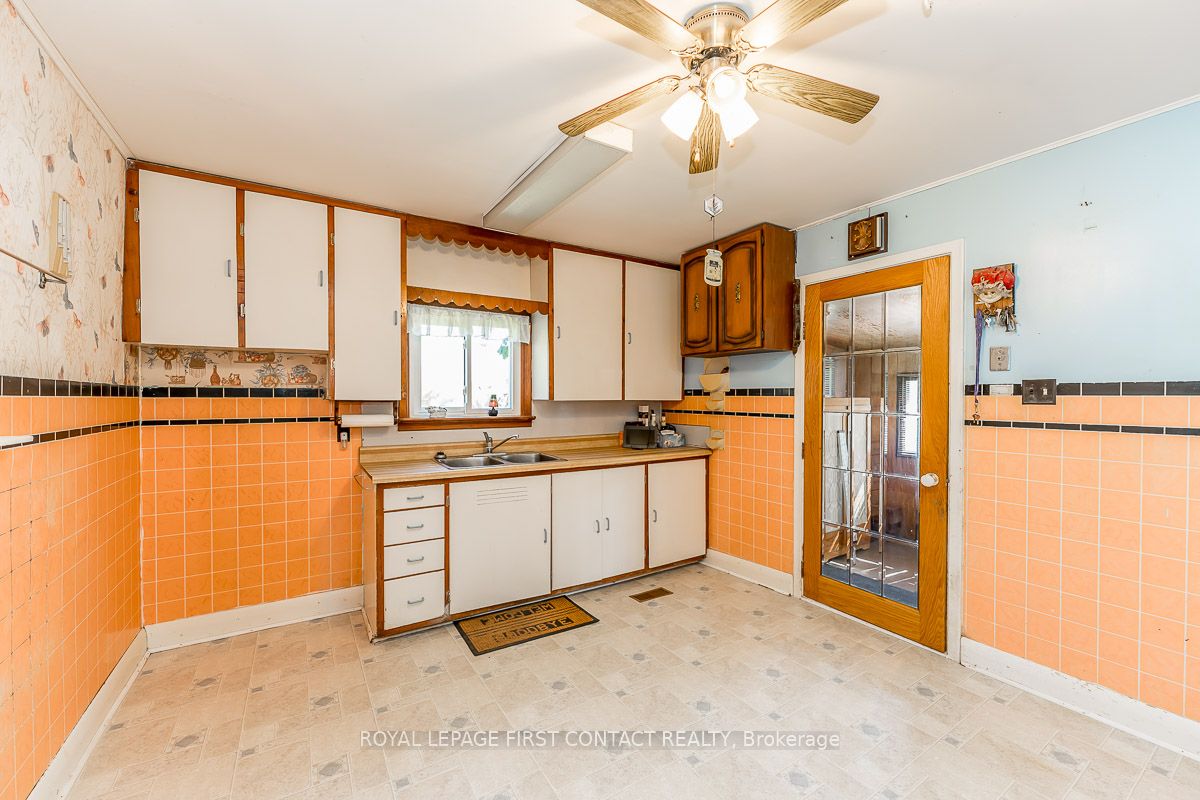 3828 George Johnston Rd