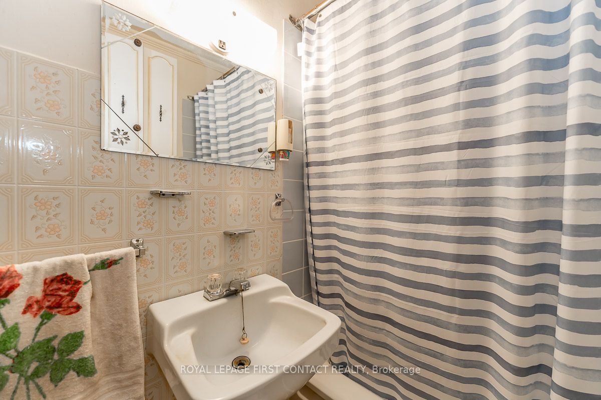 3828 George Johnston Rd
