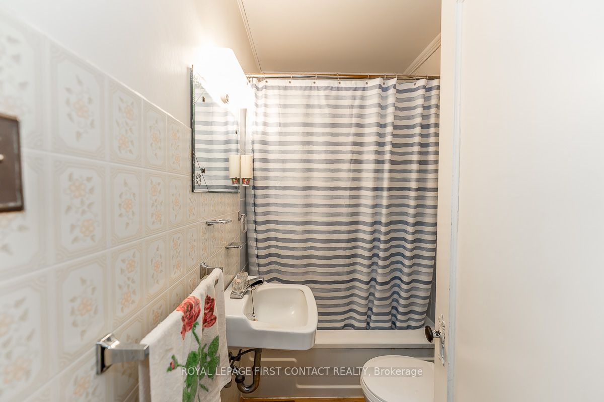 3828 George Johnston Rd