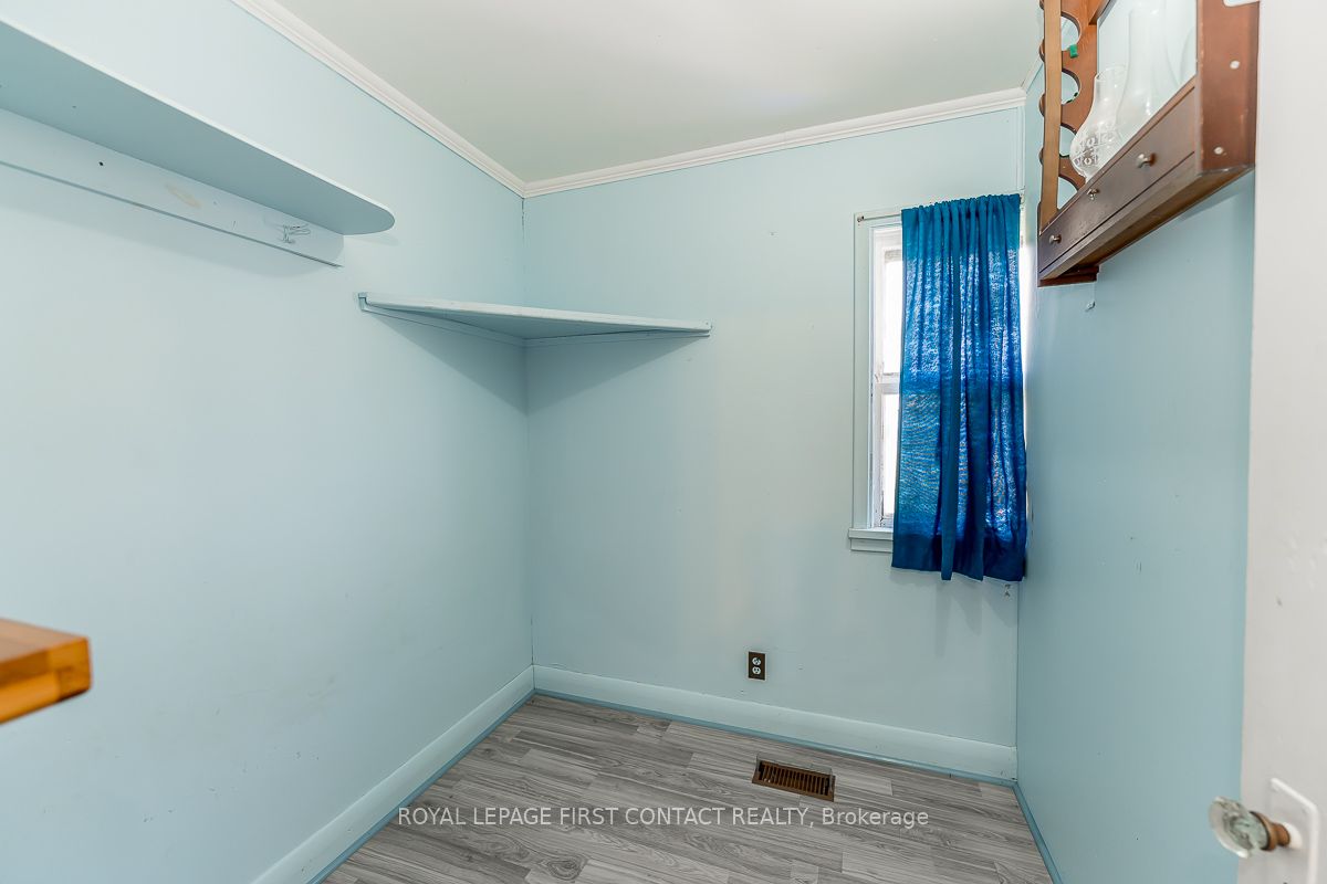 3828 George Johnston Rd