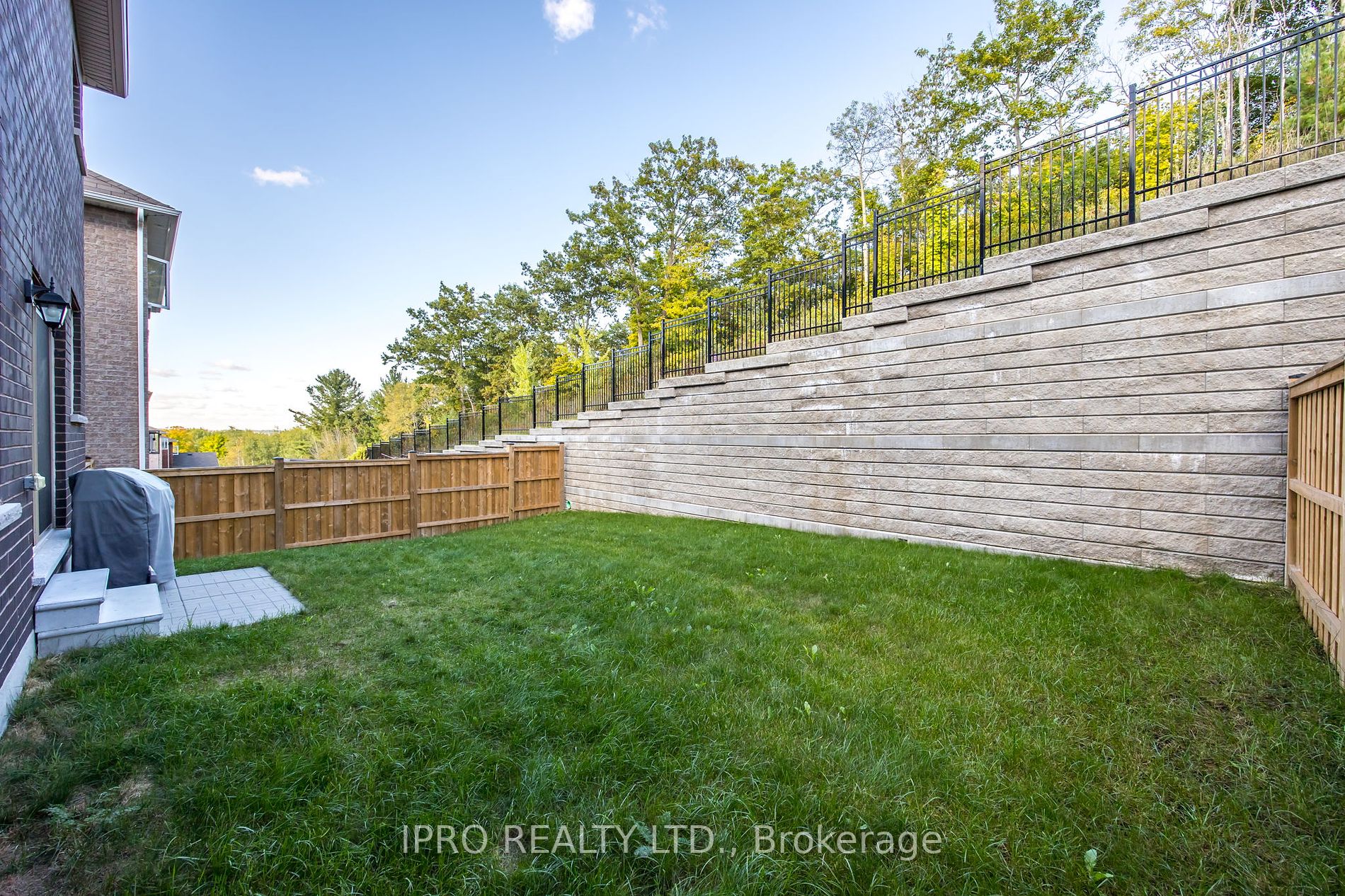 115 Muirfield Dr