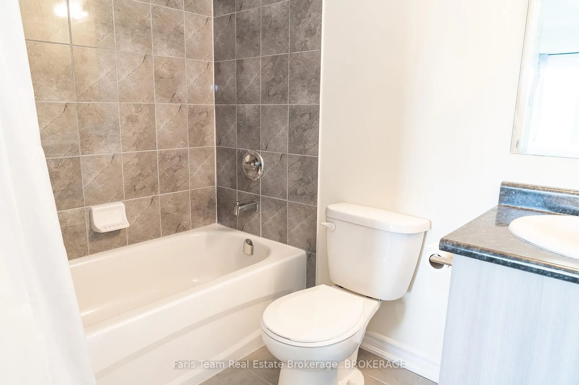 6 Anchorage Cres, #205