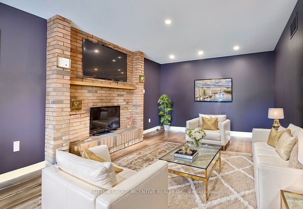 18 Valley Dr