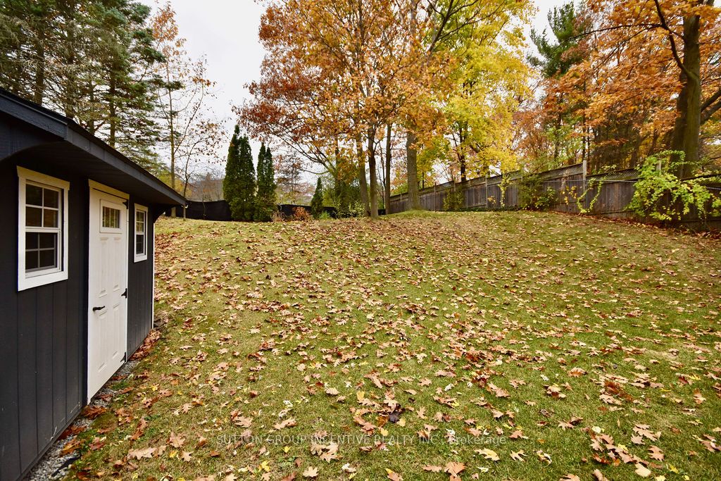 18 Valley Dr
