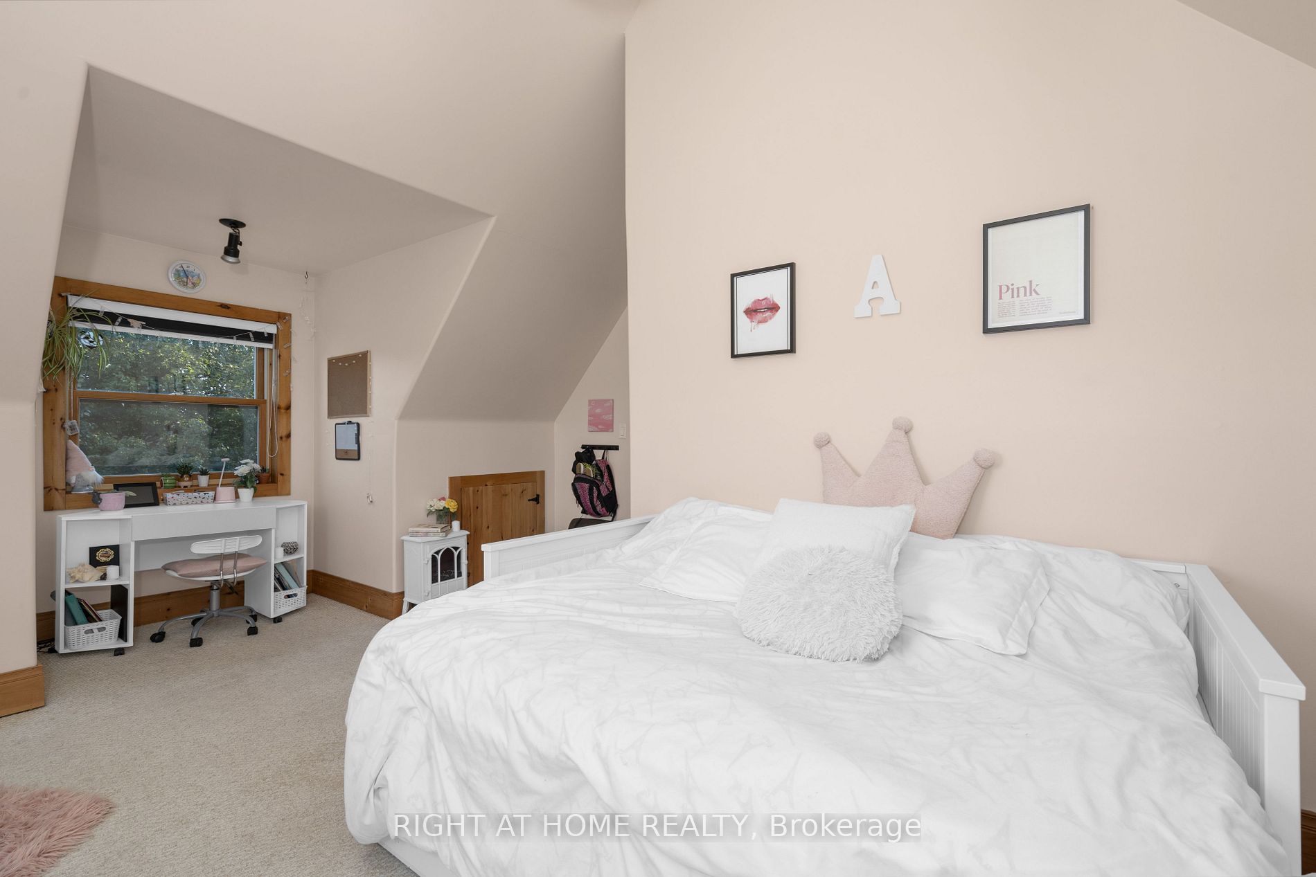 17 Bridle Path