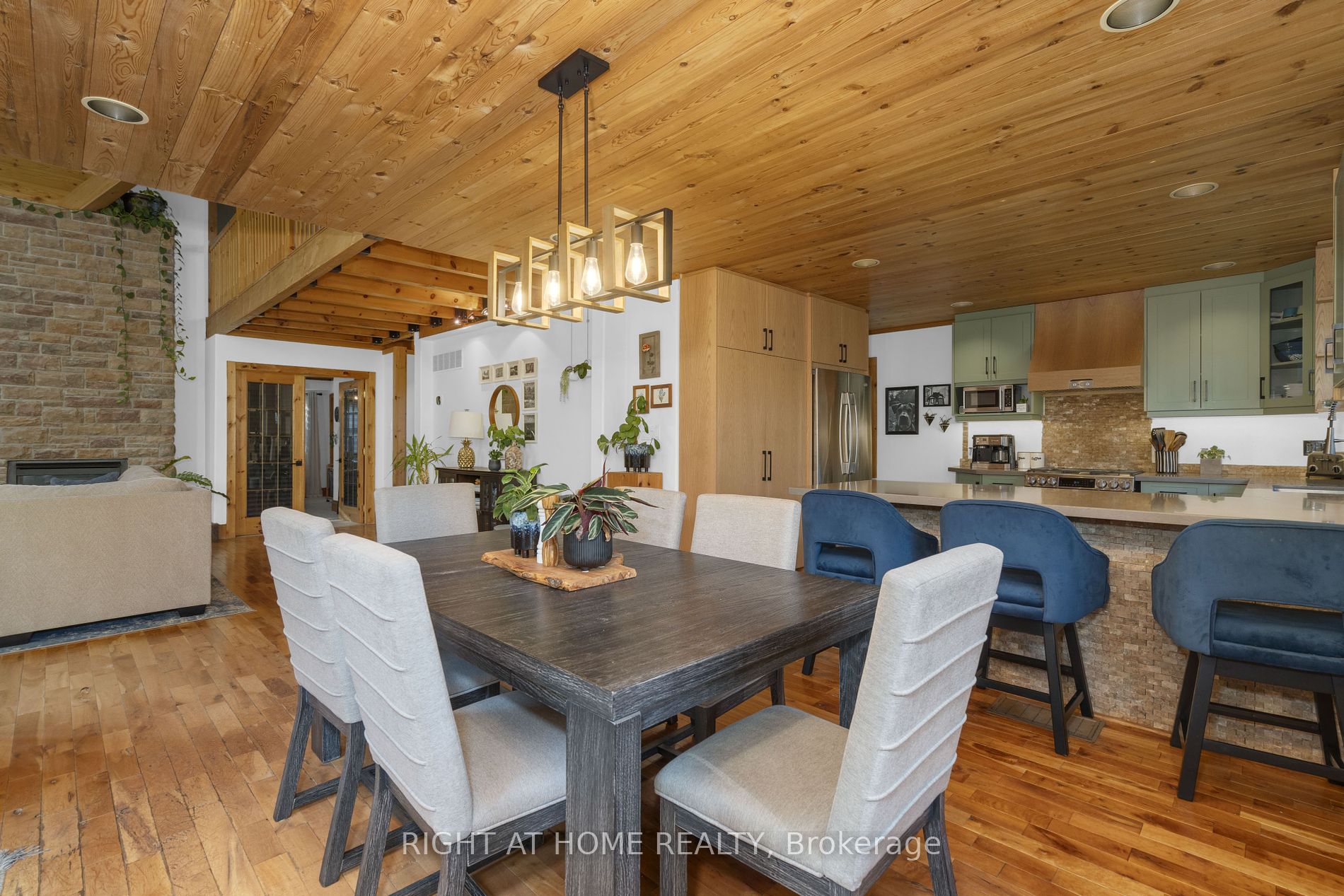 17 Bridle Path