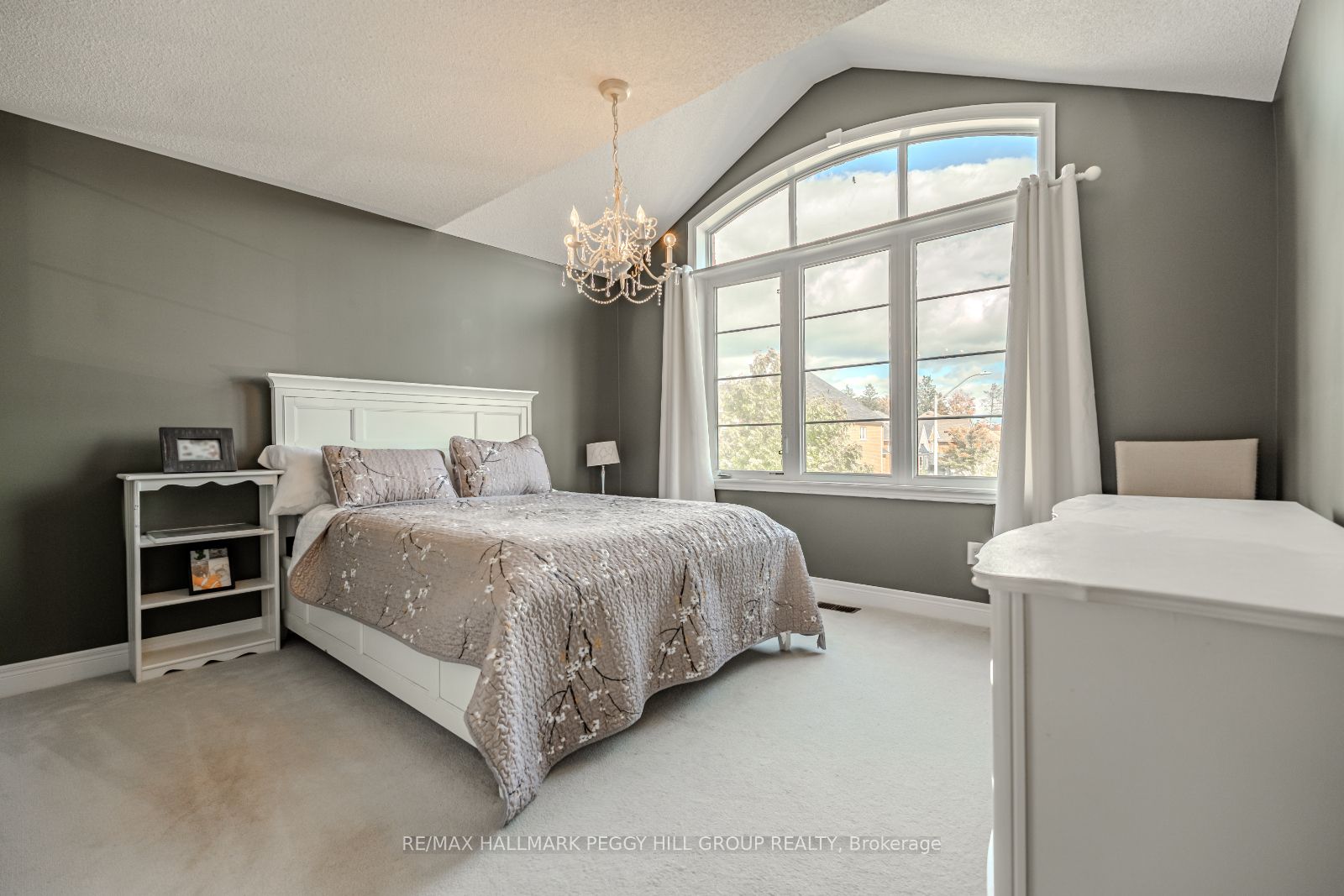 35 Royal Park Blvd