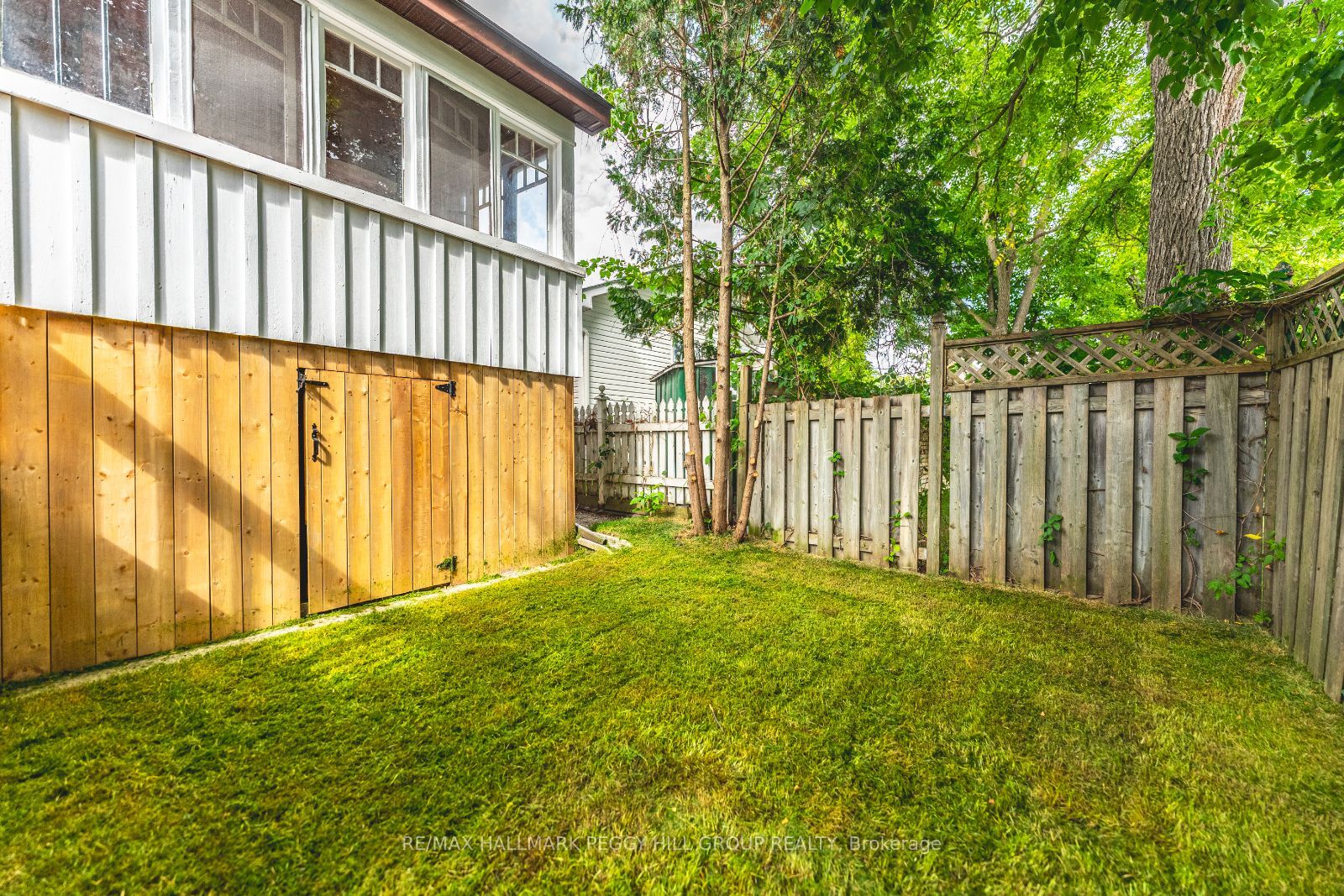 243 Dunlop St E