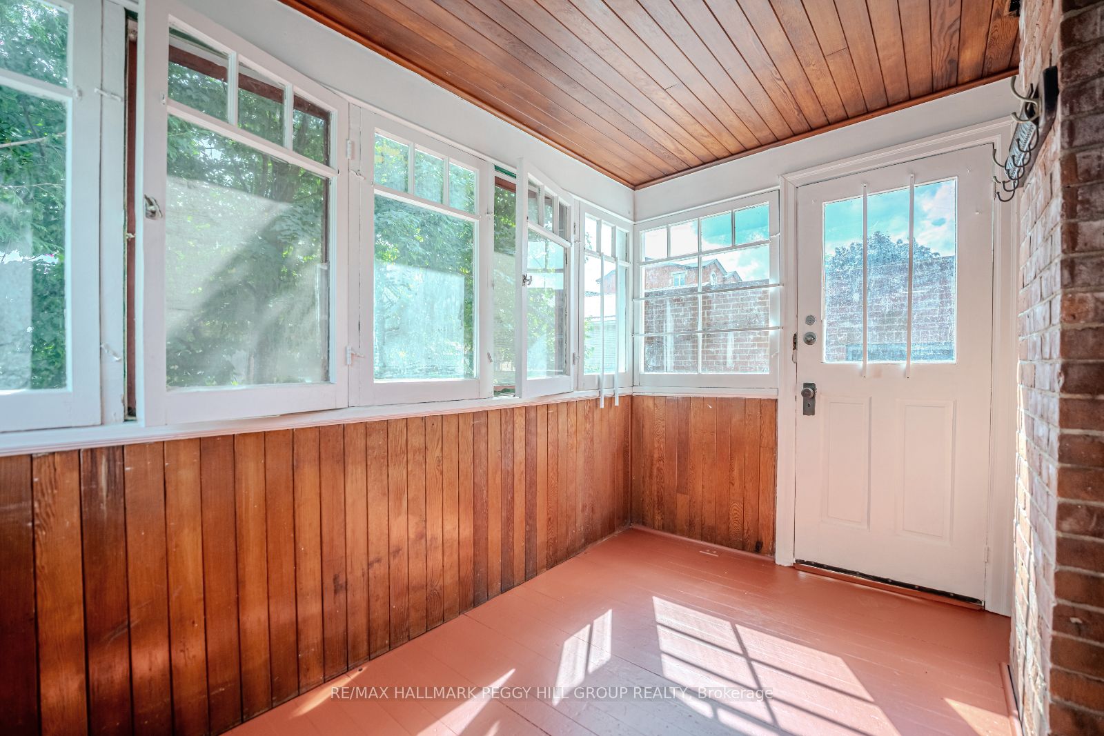 243 Dunlop St E