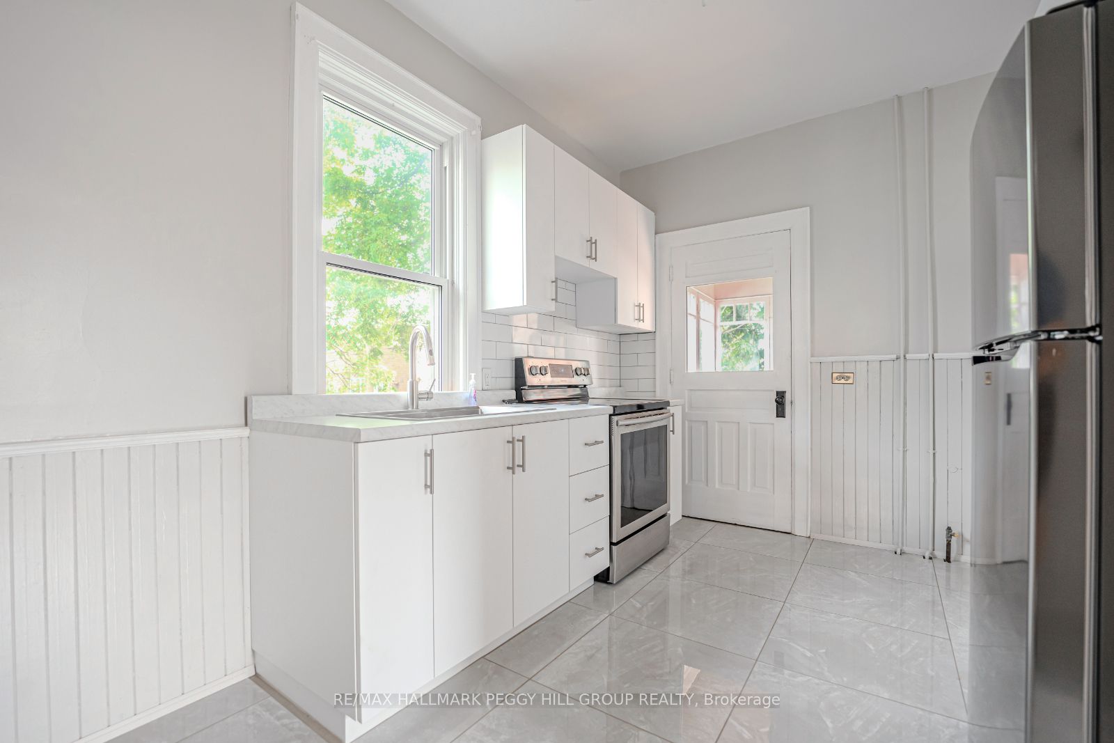 243 Dunlop St E
