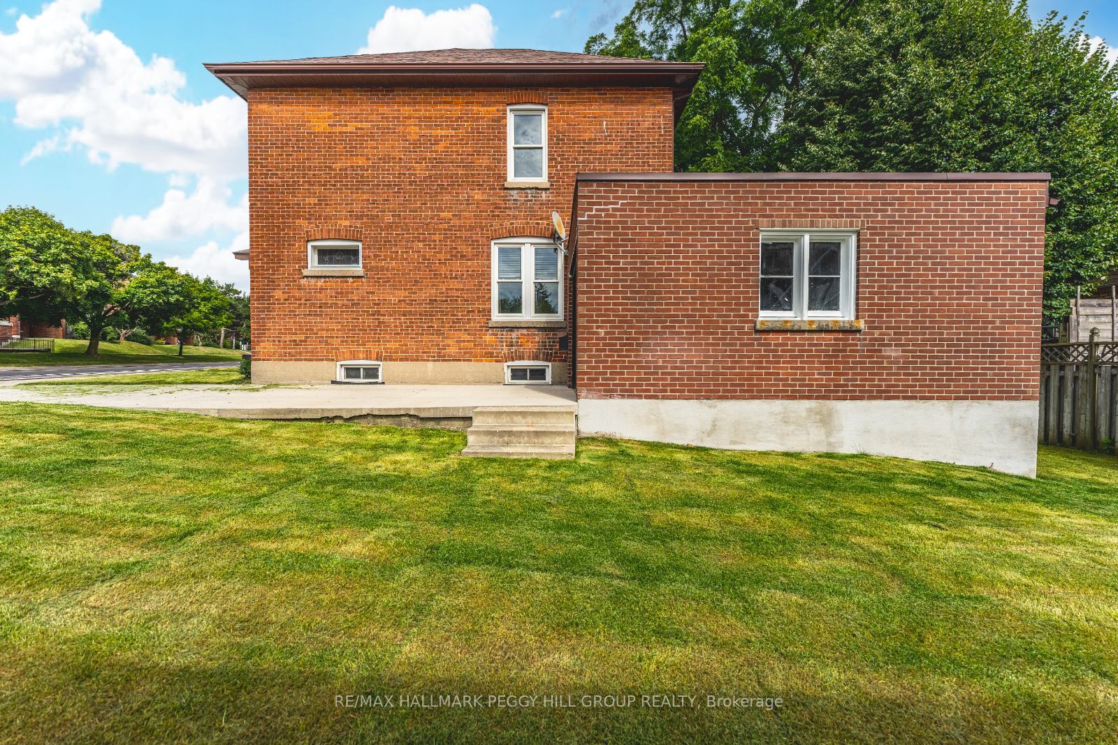 243 Dunlop St E