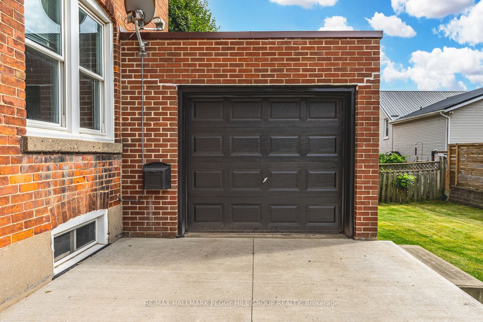 243 Dunlop St E