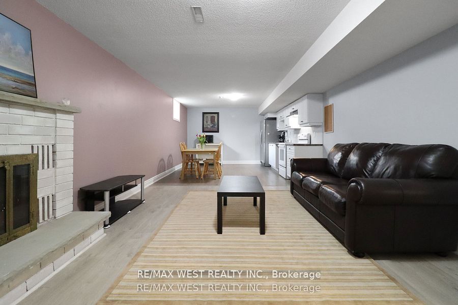 19 Radenhurst Cres