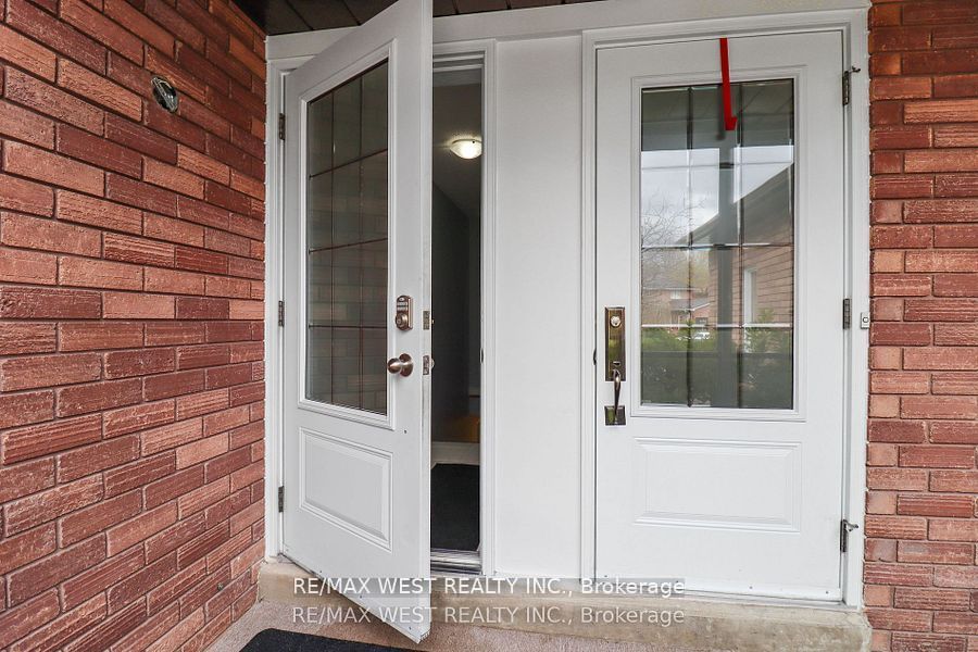 19 Radenhurst Cres