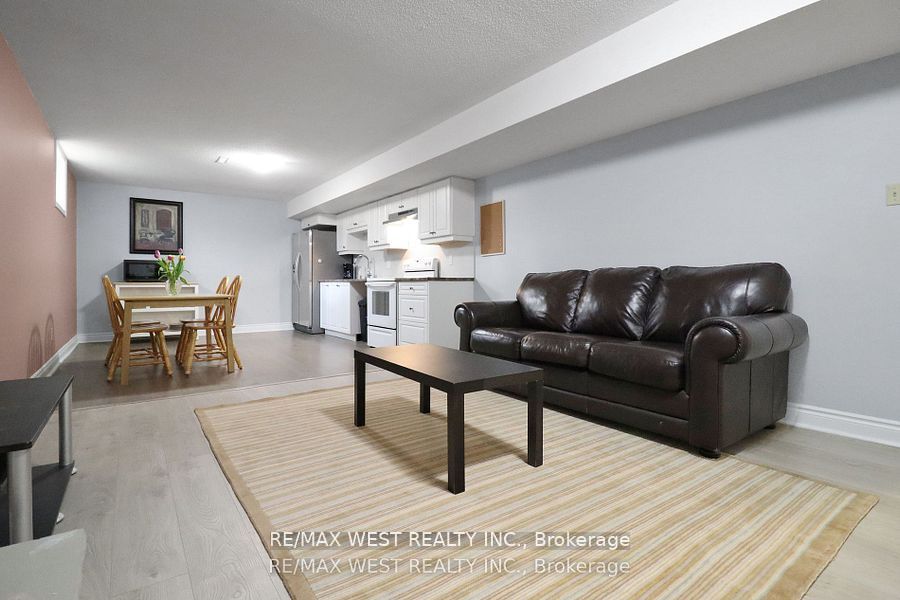19 Radenhurst Cres