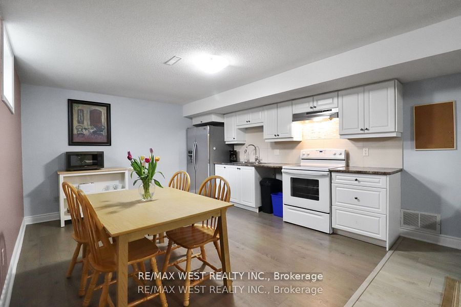 19 Radenhurst Cres