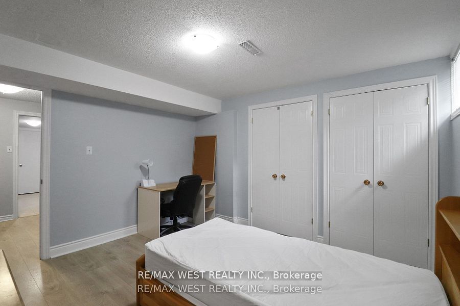 19 Radenhurst Cres