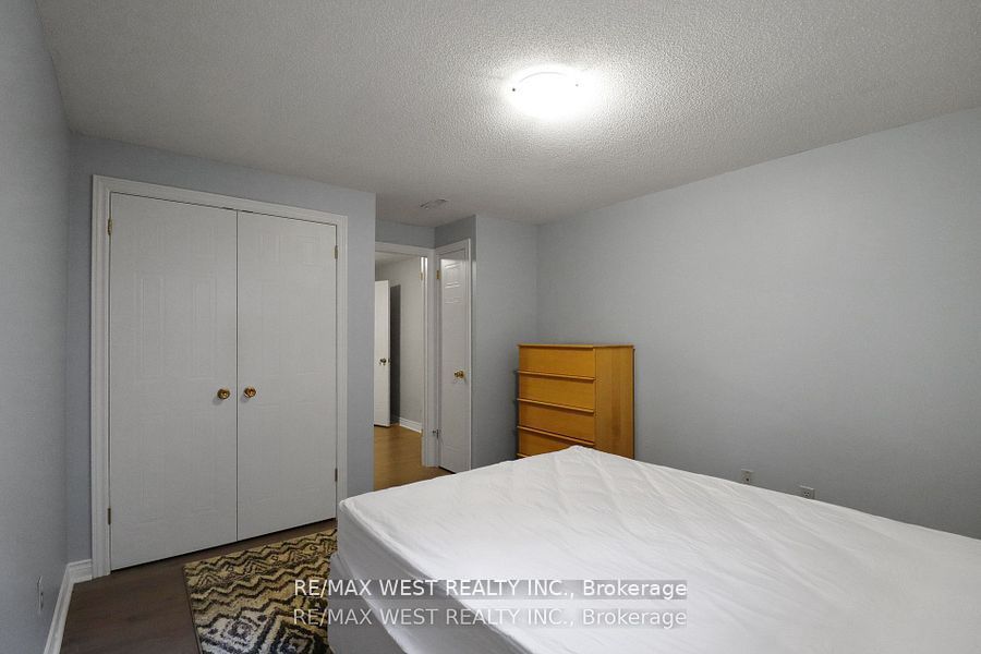 19 Radenhurst Cres