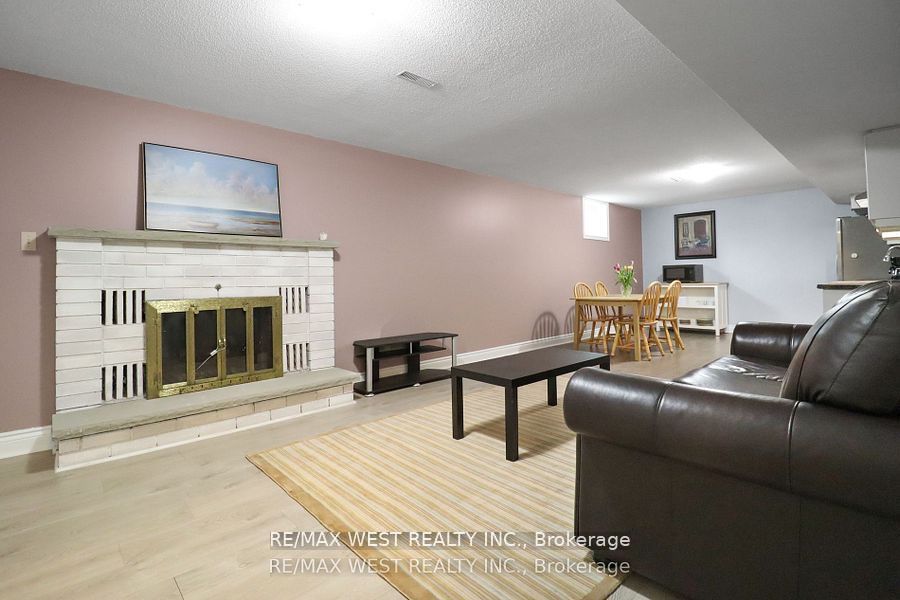 19 Radenhurst Cres