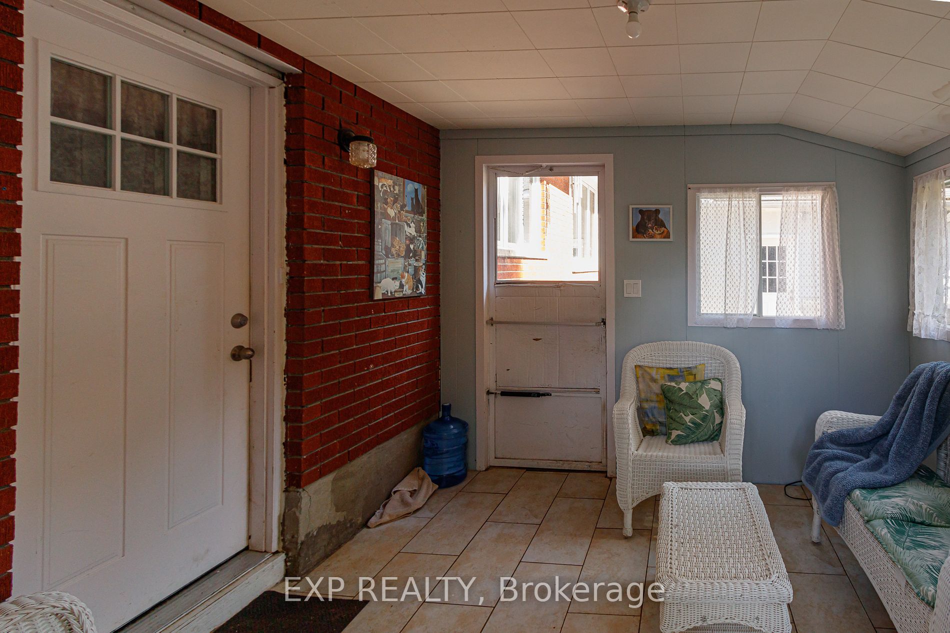 19 Locke Ave