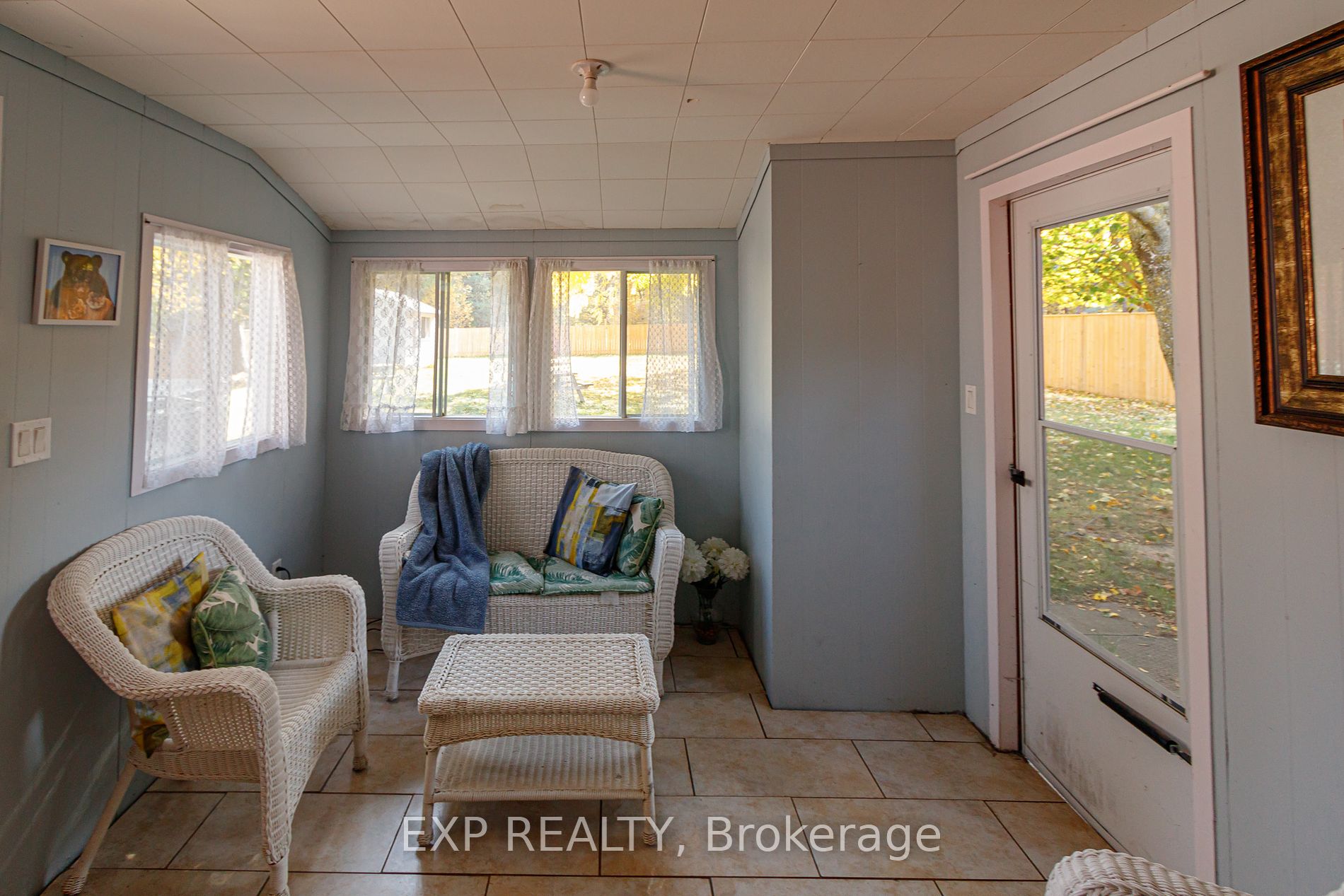 19 Locke Ave