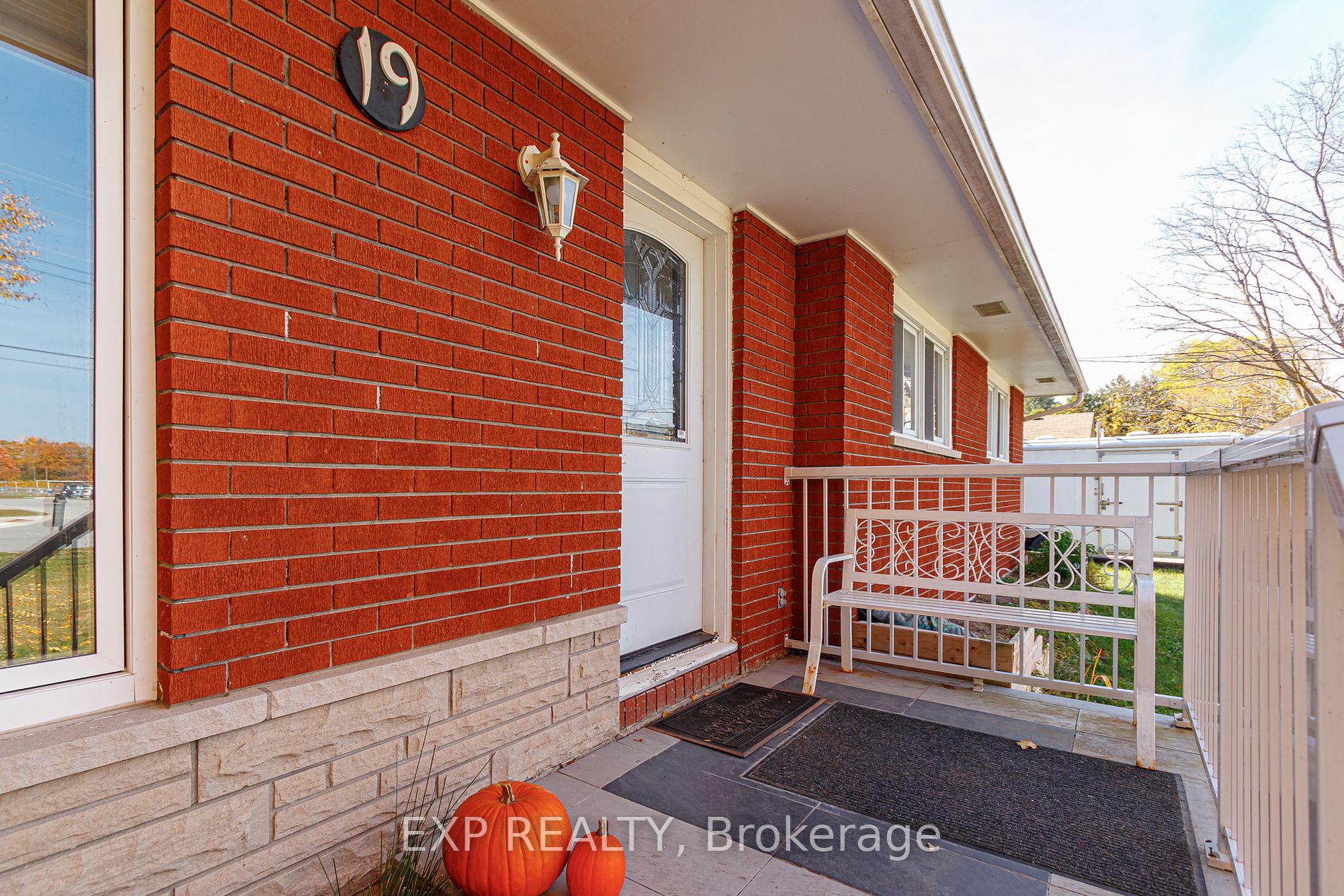 19 Locke Ave