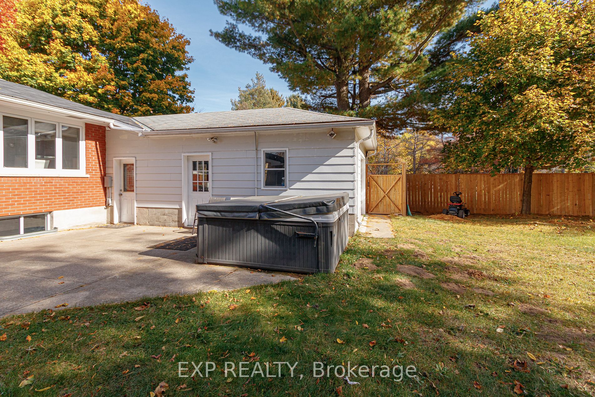 19 Locke Ave