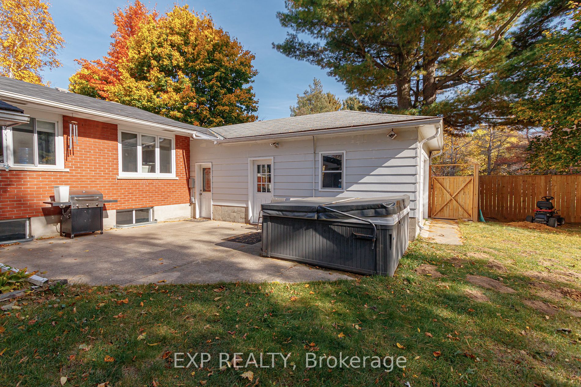 19 Locke Ave