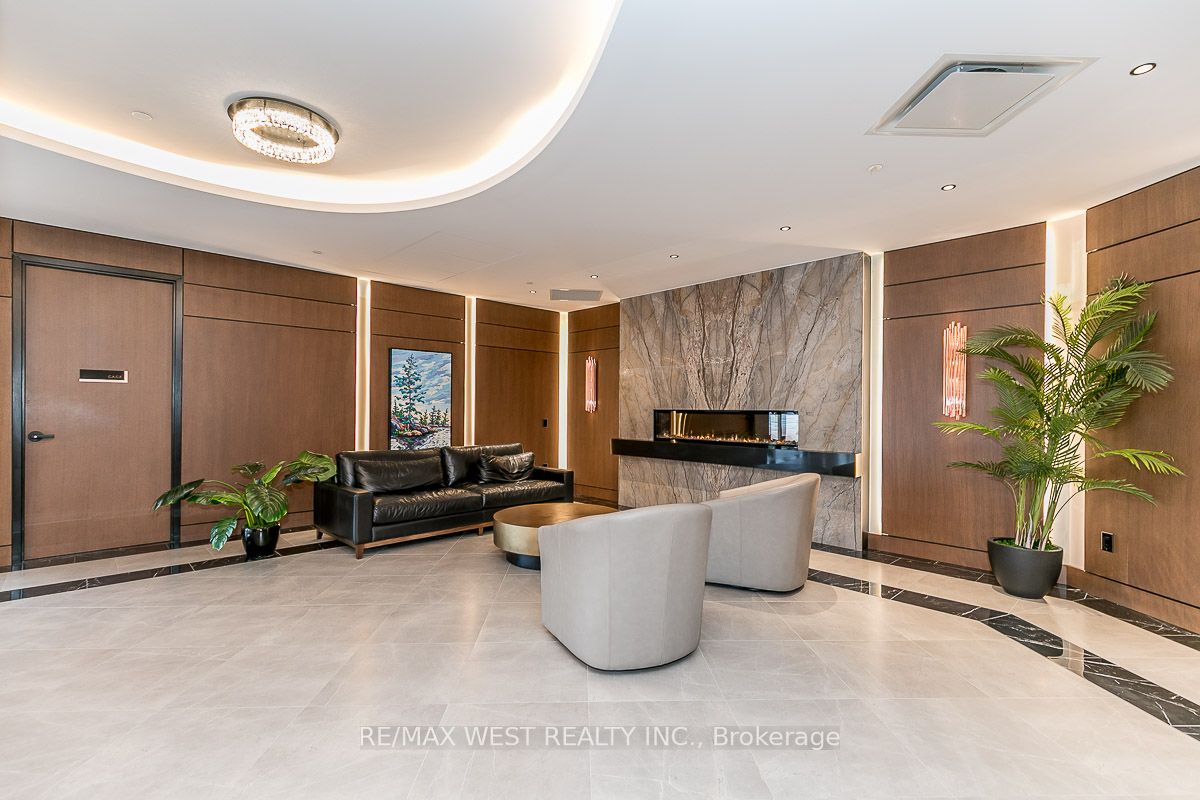 1 Hume St, #212