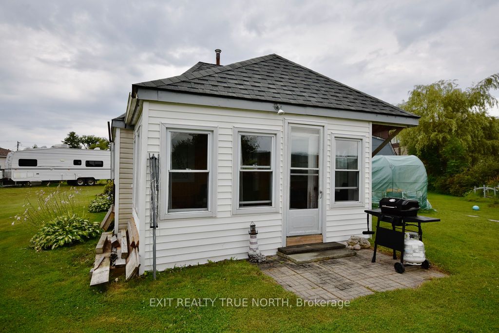 5632 Penetanguishene Rd