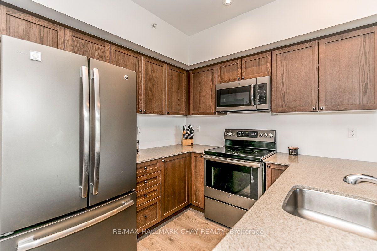 299 Cundles Rd E, #205