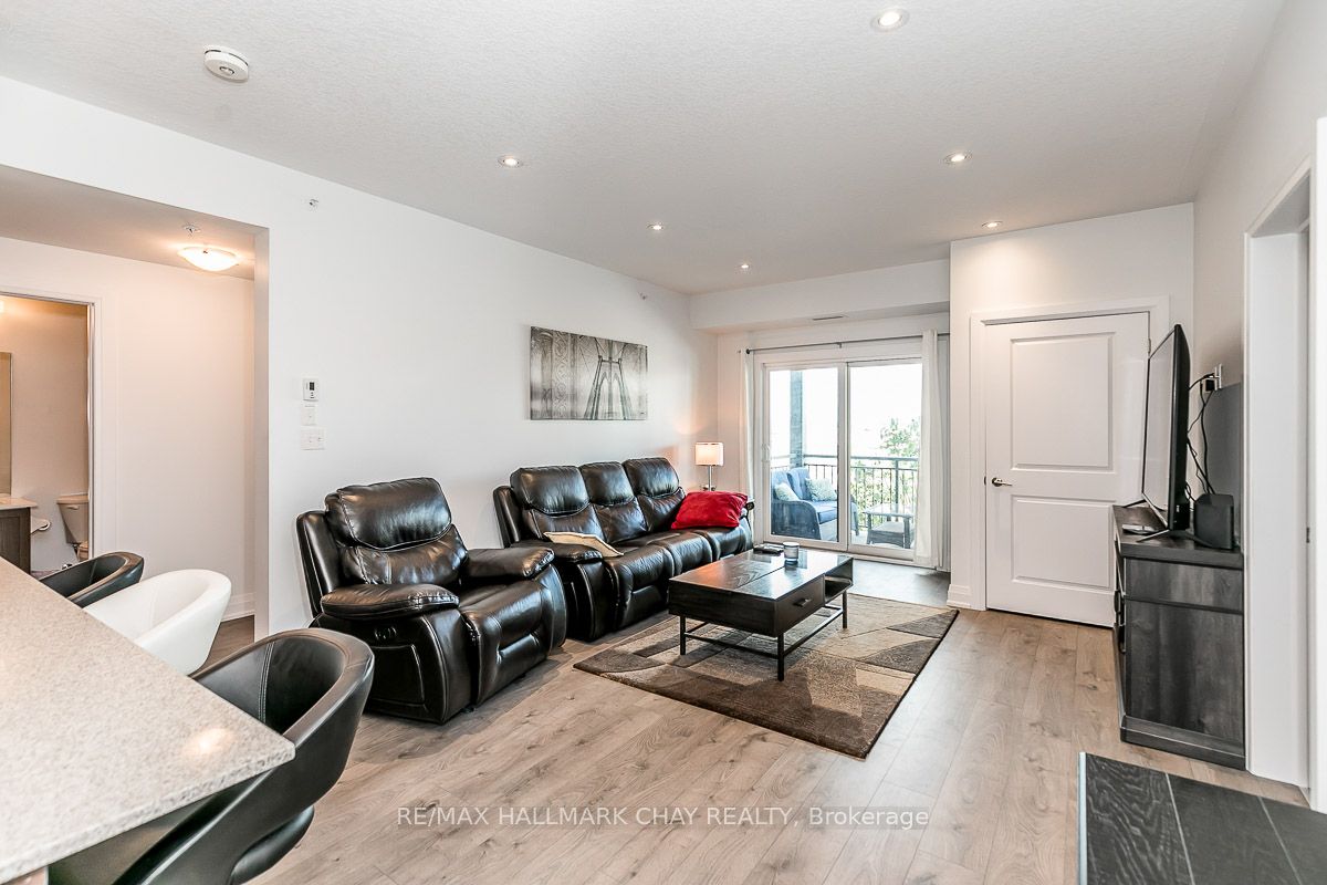 299 Cundles Rd E, #205