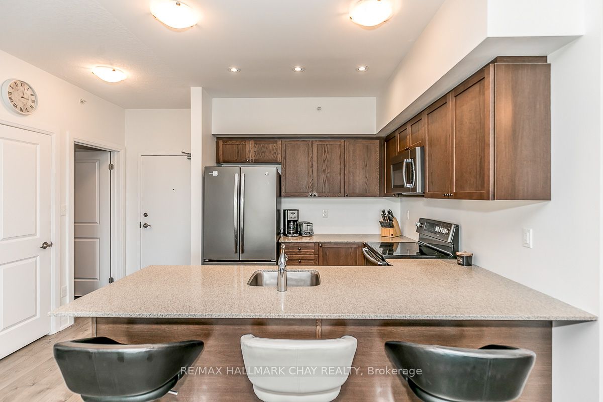 299 Cundles Rd E, #205