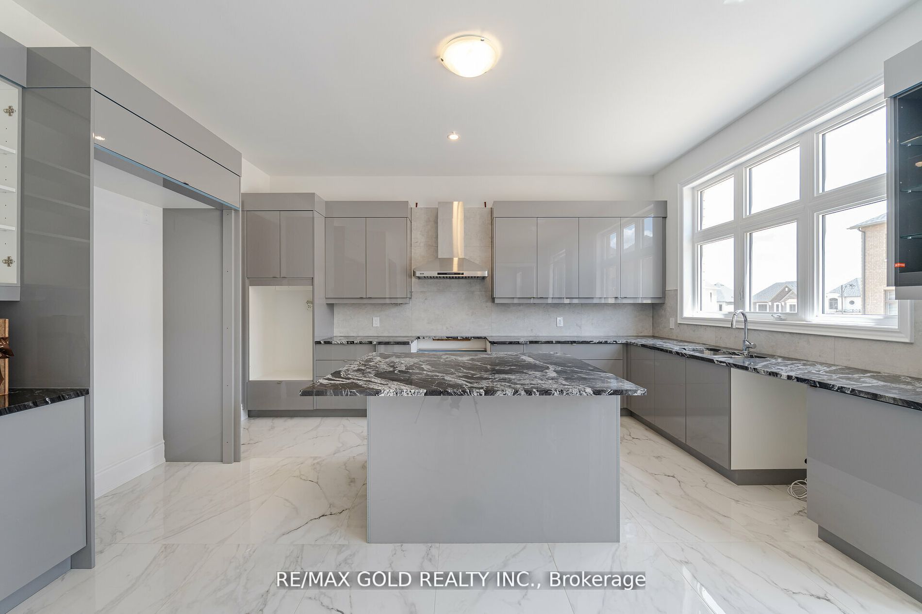 80 Raspberry Ridge Ave