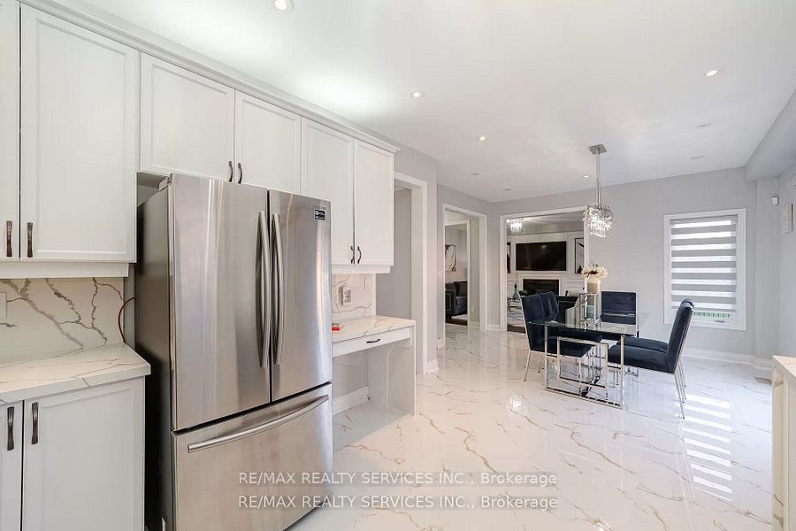 7 Odeon St