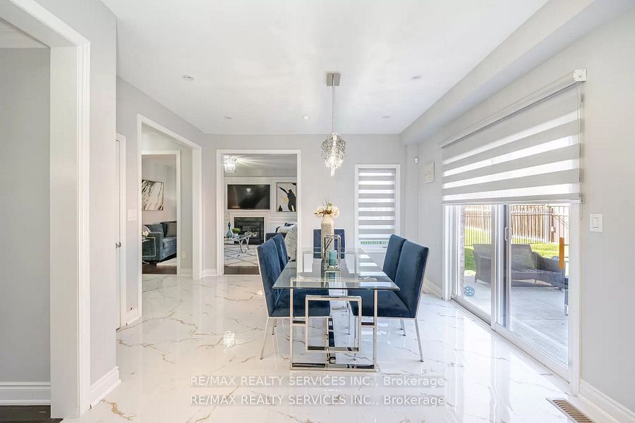 7 Odeon St