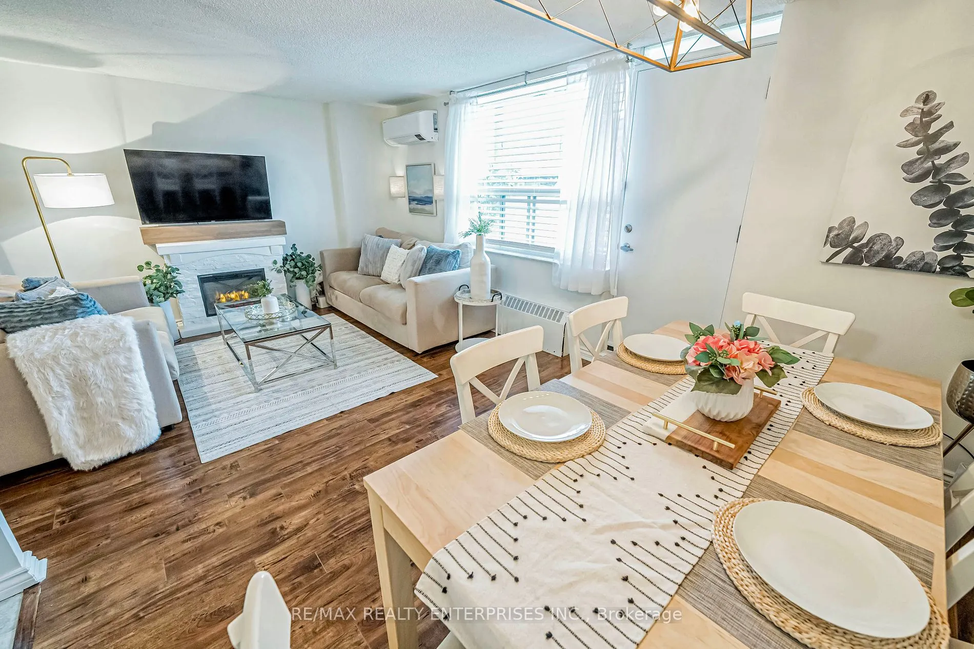 49 Queen St E, #101
