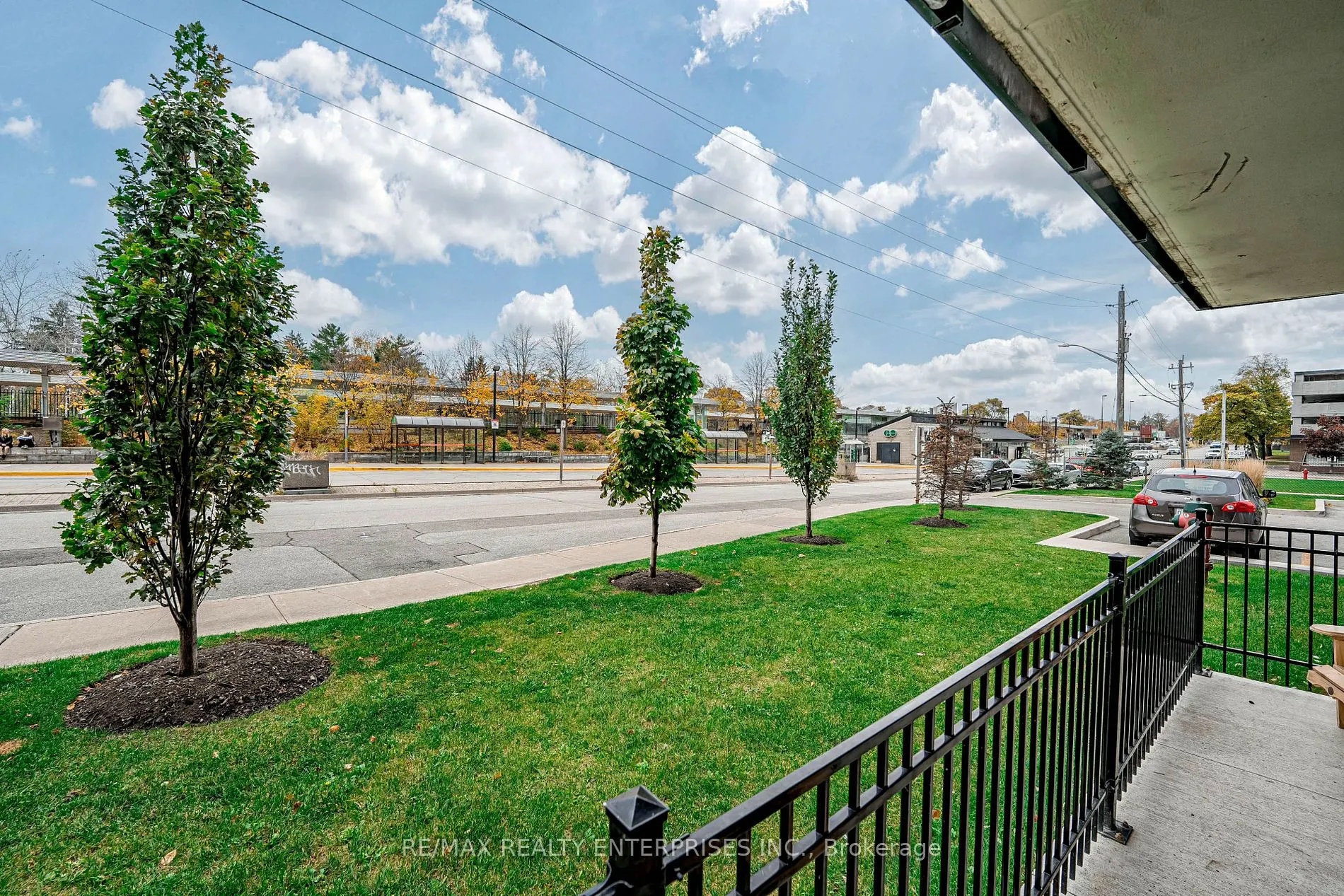 49 Queen St E, #101