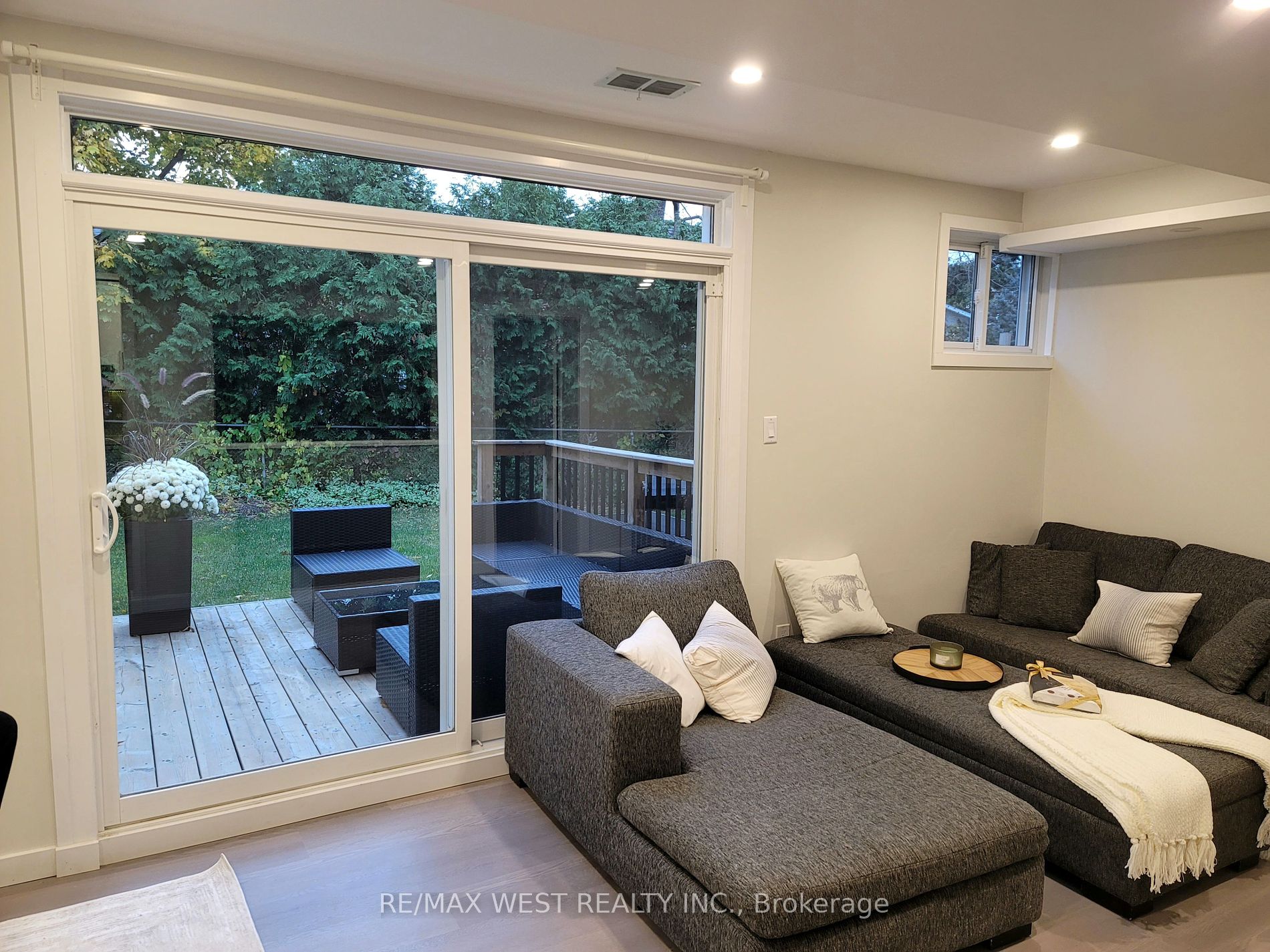 267 Martin Grove Rd