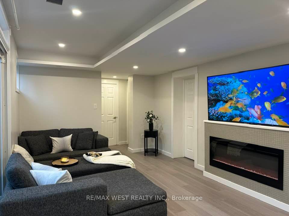 267 Martin Grove Rd
