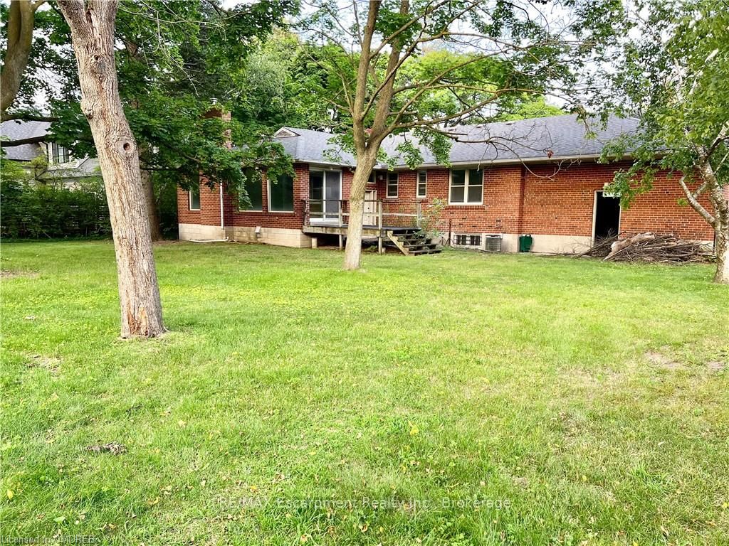 2063 GLENFOREST Cres